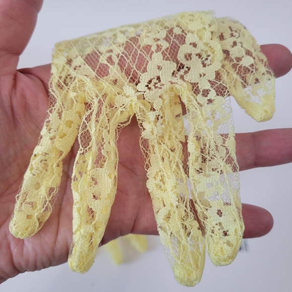 NWT Vintage 80's yellow lace gloves with flowers - Picture 8 of 9